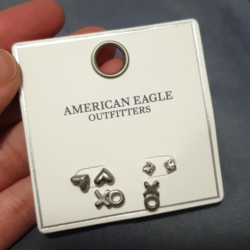 🎁FREE ADD-ON🎁 Xoxo and heart earring studs